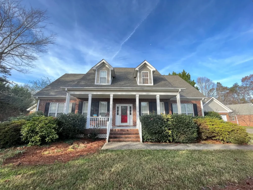Summerfield NC home with a new Owens Corning shingle roof by Robinson Roofing